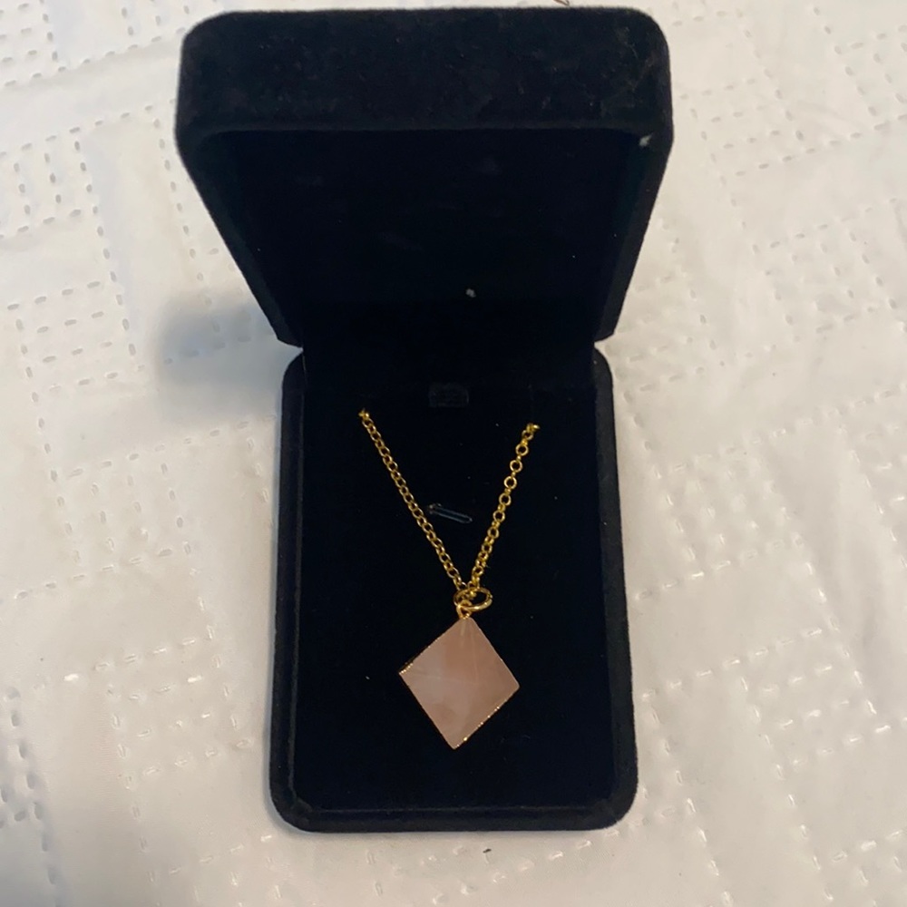 Gold necklace with rose quartz stone